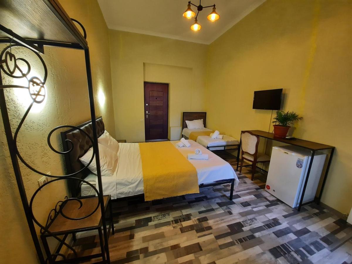 Green Flower Hotel Kutaisi Zewnętrze zdjęcie