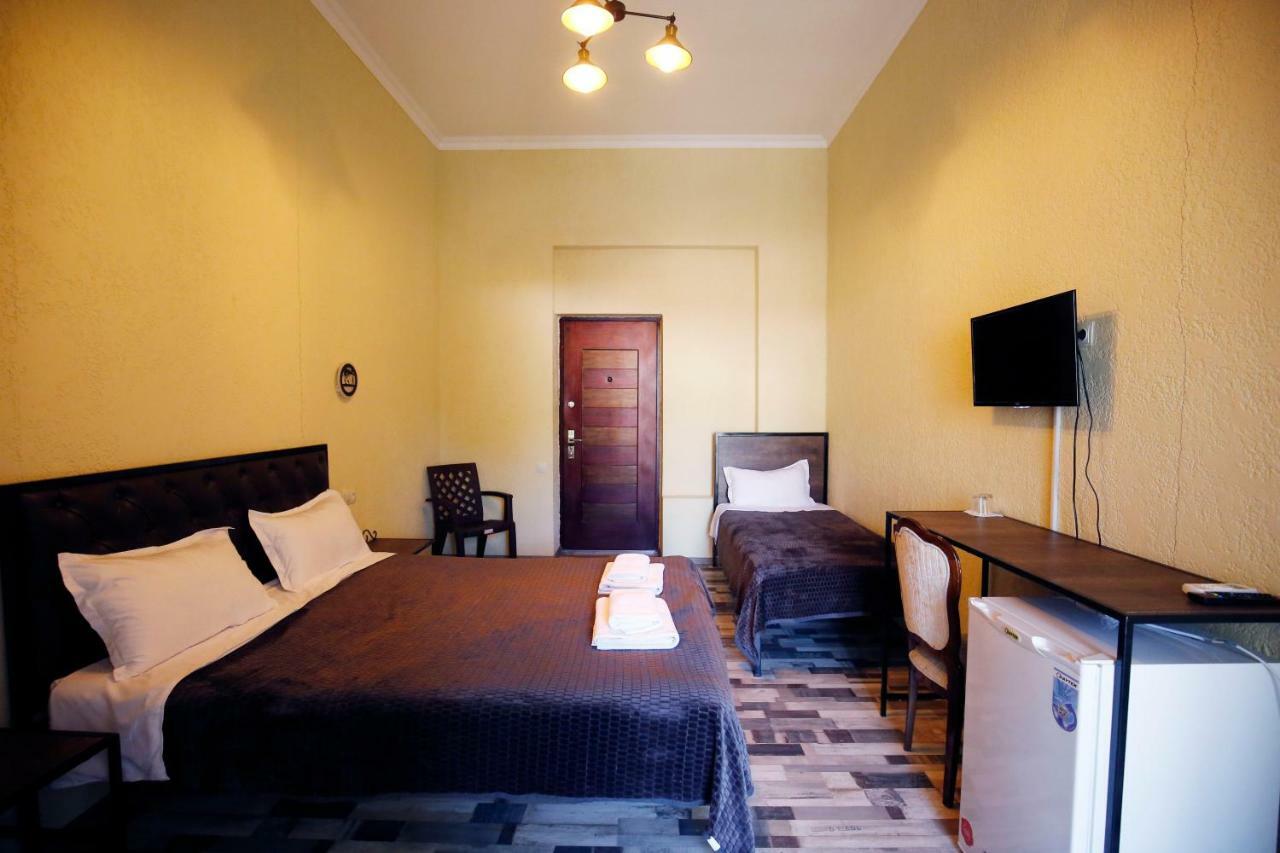 Green Flower Hotel Kutaisi Zewnętrze zdjęcie