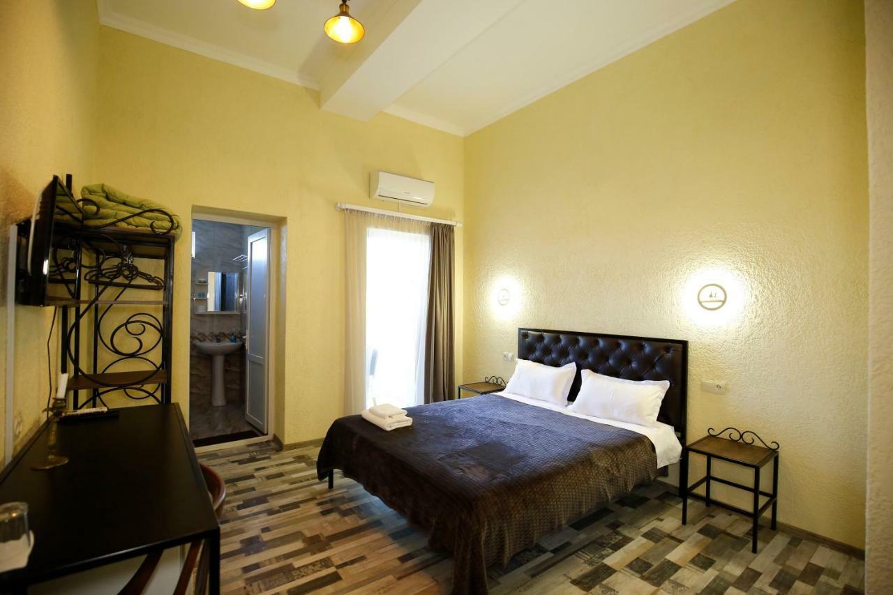 Green Flower Hotel Kutaisi Zewnętrze zdjęcie