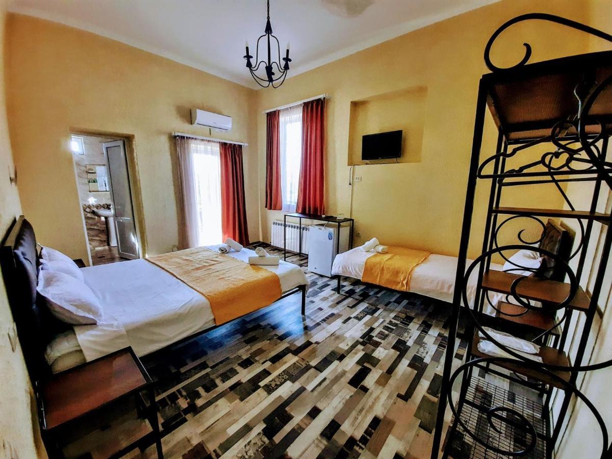 Green Flower Hotel Kutaisi Zewnętrze zdjęcie