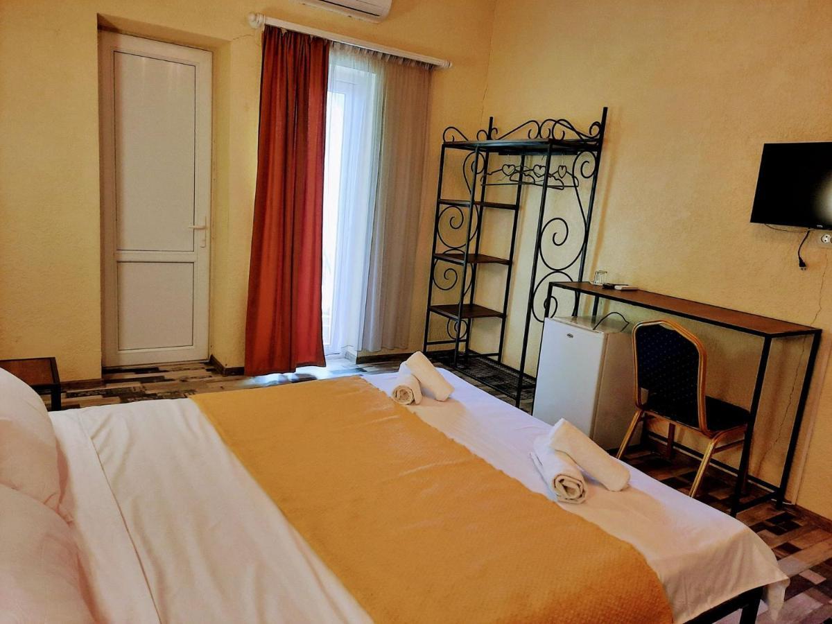 Green Flower Hotel Kutaisi Zewnętrze zdjęcie